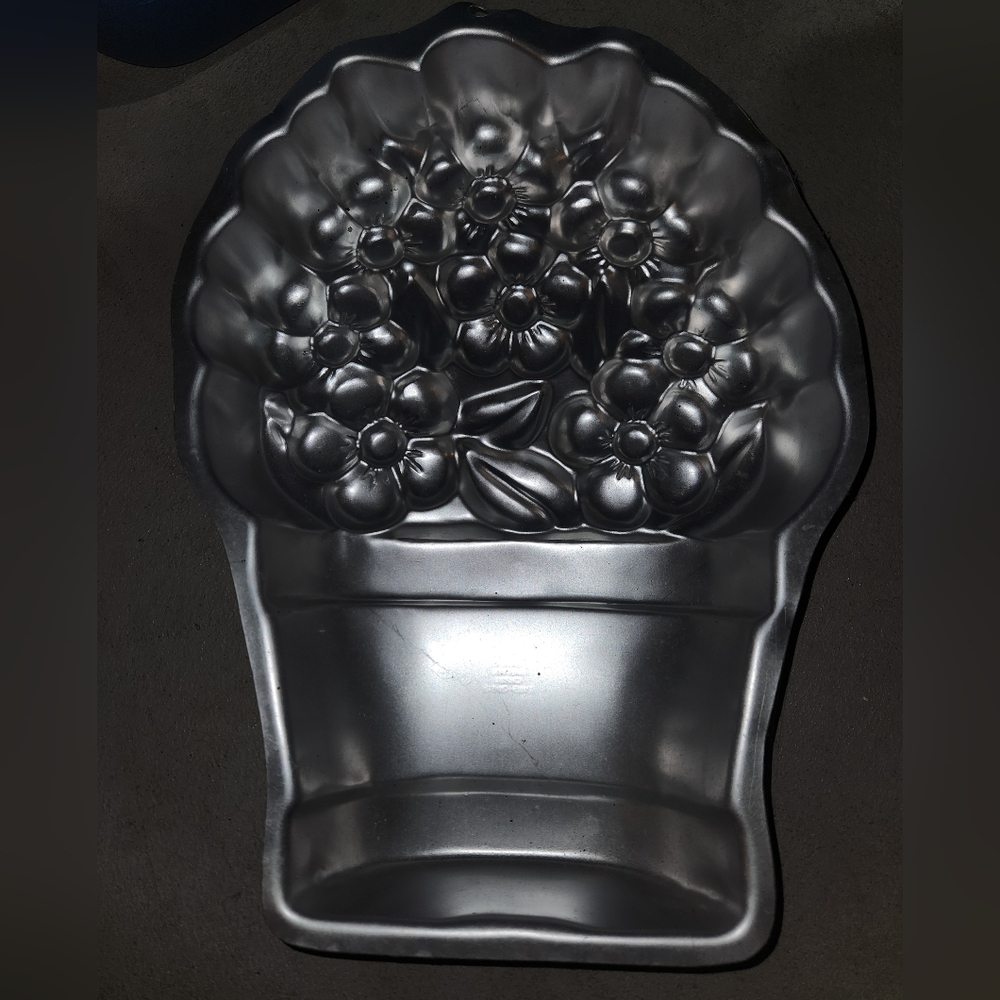 Wilton Flower Pot Cake Pan
